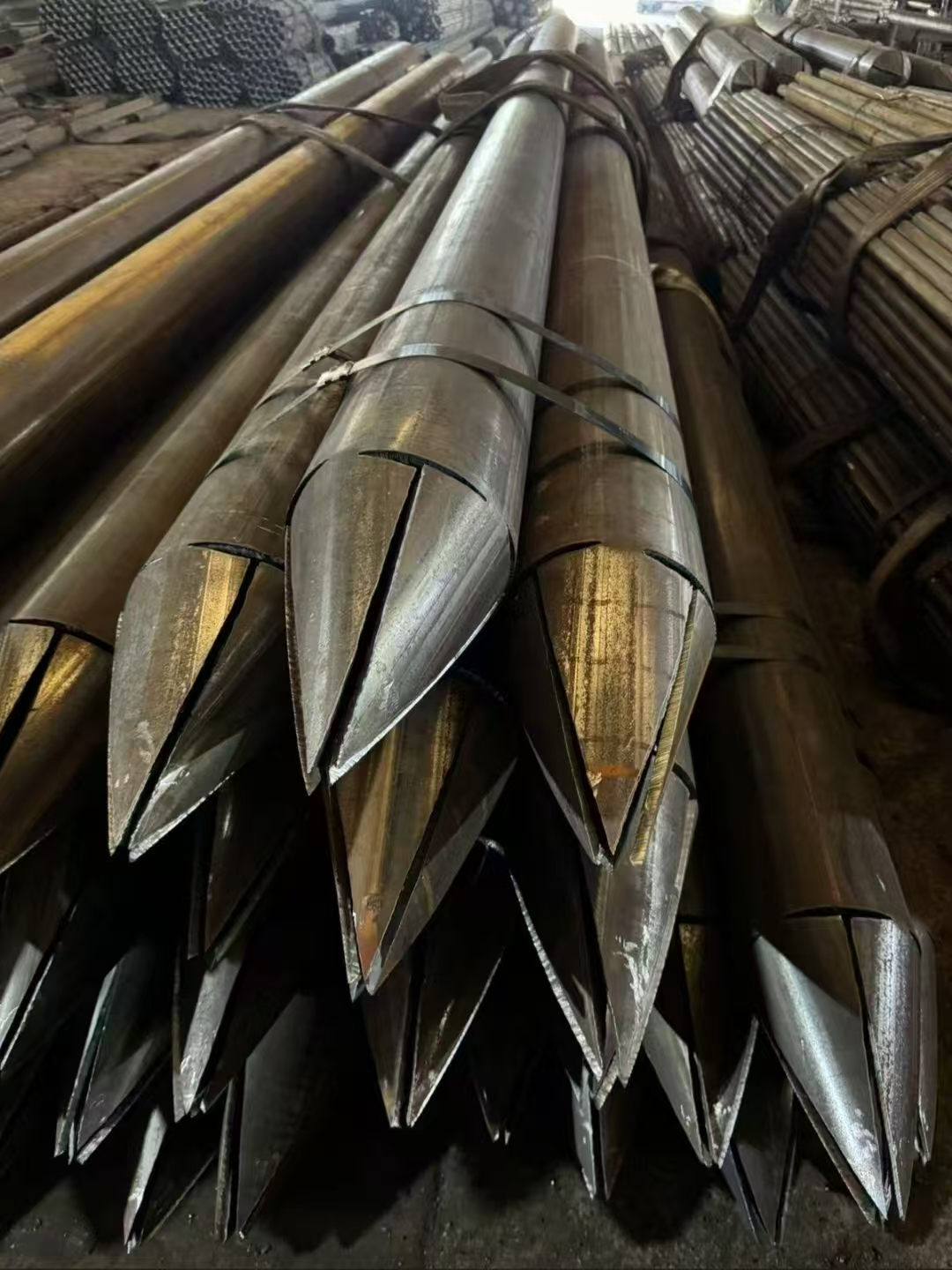 Tunnel roof support pipes