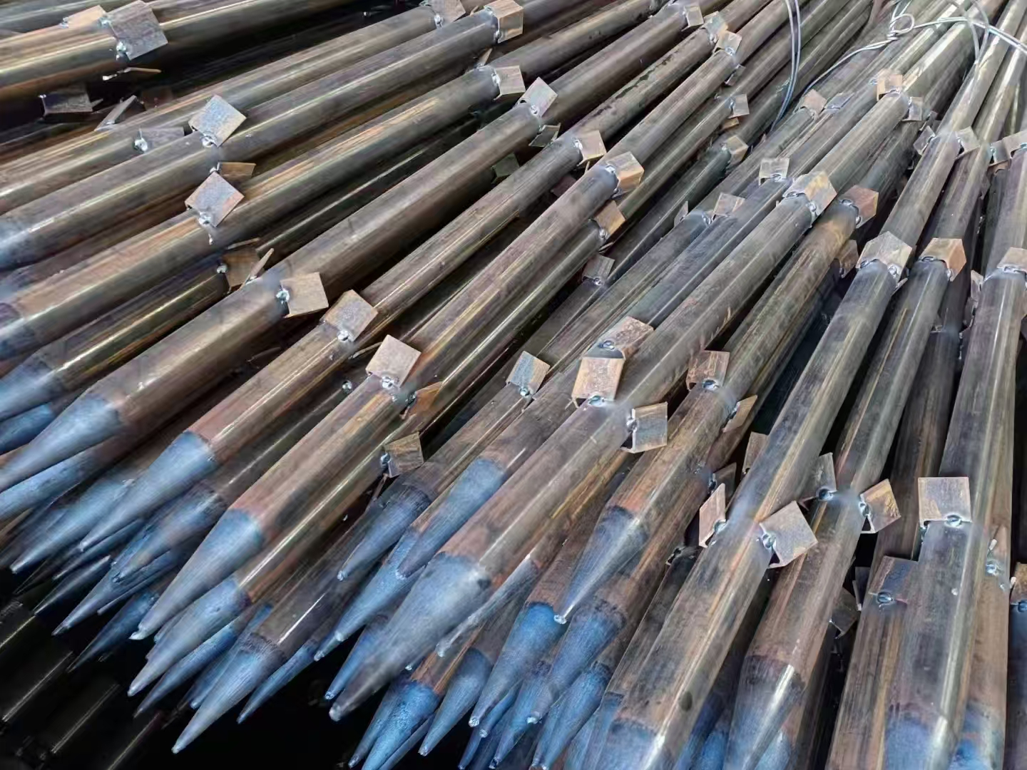 Perforated grouting pipe